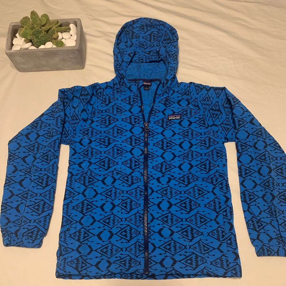 Child’s torrentshell hooded rain jacket.
